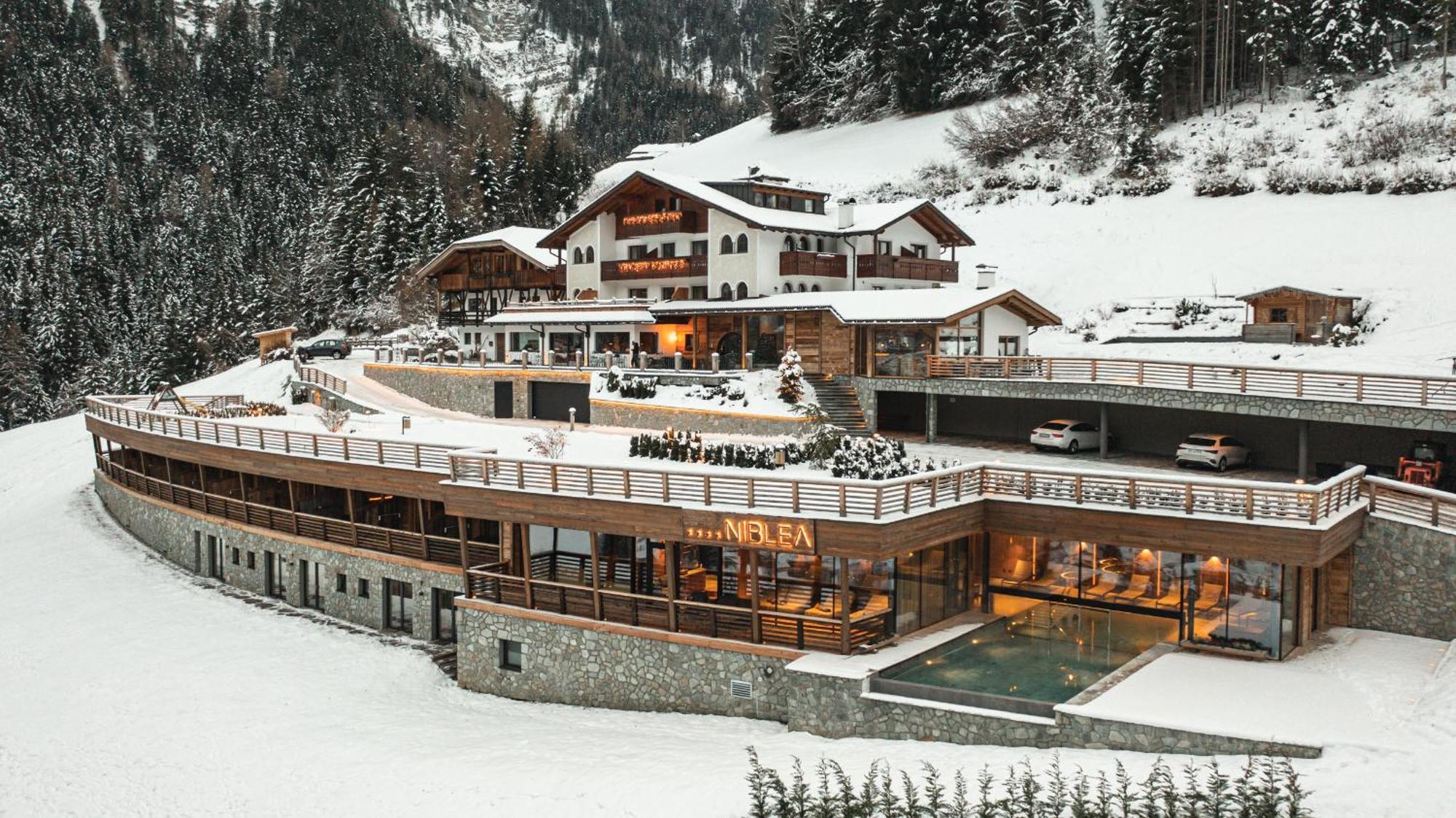 Hotel Niblea Dolomites Ortisei Esterno foto